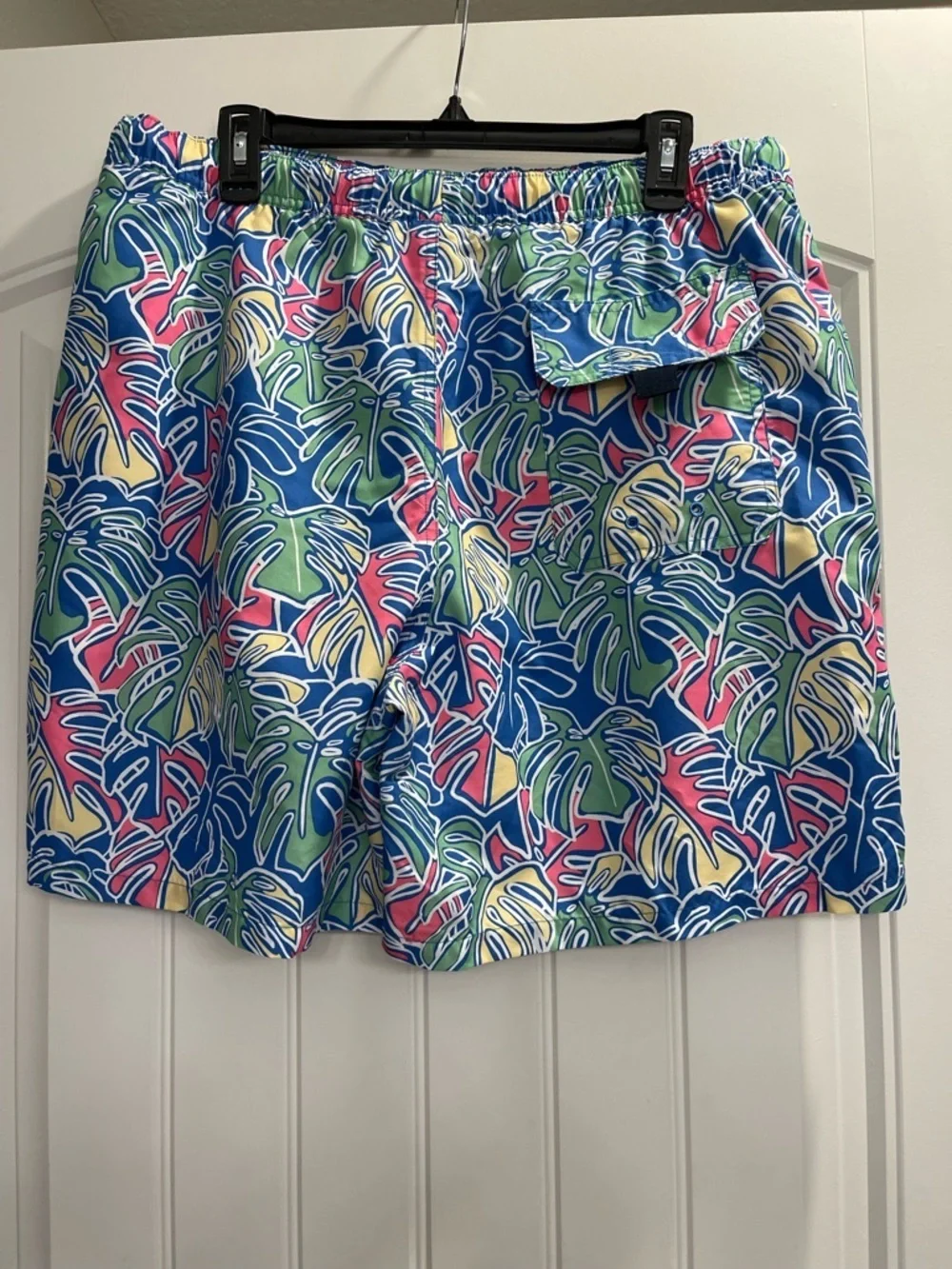 Vineyard Vines Mens Chappy Swim Trunks Tropical Leaves Shorts Blue Pink Sz Large